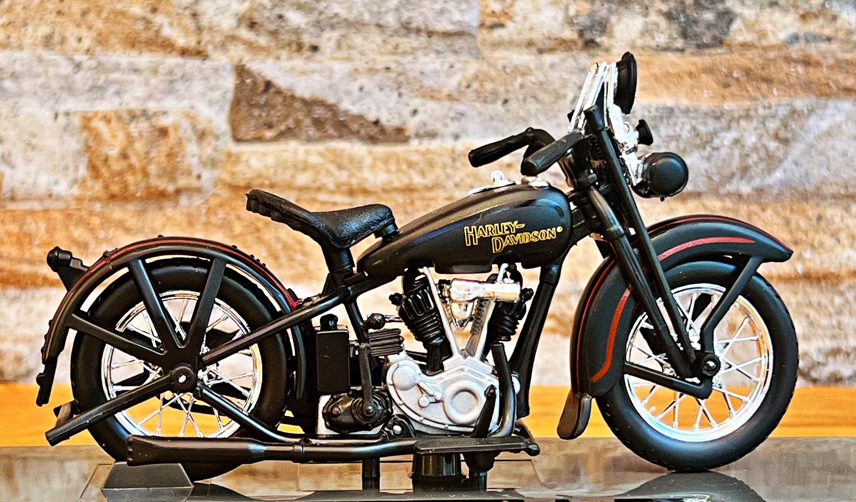 Amazon.co.jp: ハーレーに最適 バイクモデル 1:18 比率