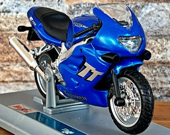 Triumph TT600, scale 1/18 Diecast motorcycle, 1/18 die cast model , motorcycle model, Triumph Diecast Model