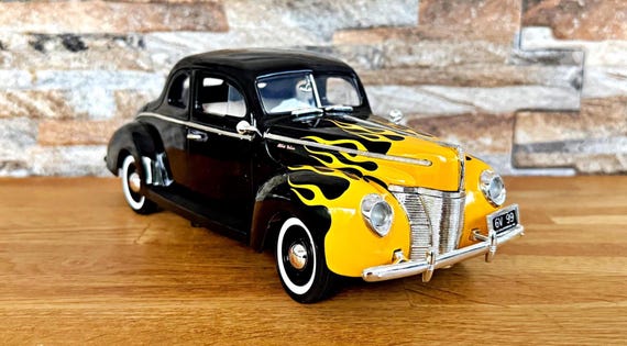 1940 Ford De Luxe ミニカー 100周年記念モデル Ford Deluxe 1940 , 1/18 Scale Model Car , Diecast Car, Collectible