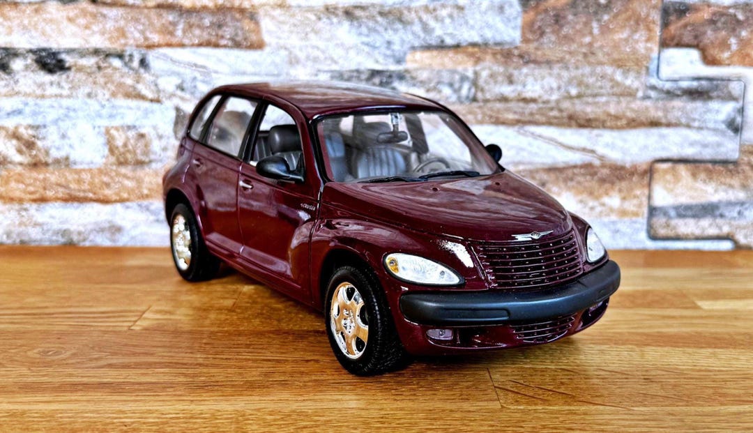 Chrysler PT Cruiser | 1/18 Diecast Model Car | 1/18 Scale Model