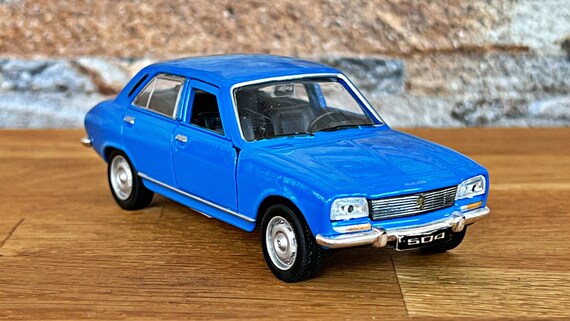 Welly 1:18 Peugeot 504 Année 1975 rouge 18001 modèle voiture 18001
