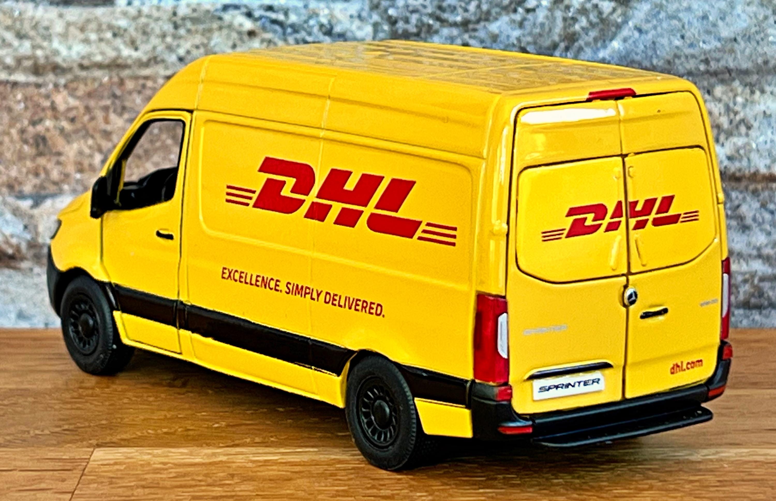 Easy Toys Modellino Auto Compatibile con Mercedes Sprinter DHL. Furgone Giocattolo in Scala con Porte Apribili. Modellismo Automobile Easy Toys Modellino Auto Compatibile con Mercedes Sprinter DHL. Furgone Giocattolo in Scala con Porte Apribili. Modellismo Automobile