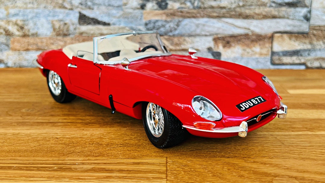 Jaguar e Cabriolet 1961 Vintage Model Car 1/18 Scale Model Car 1/18 Diecast Car Diecast