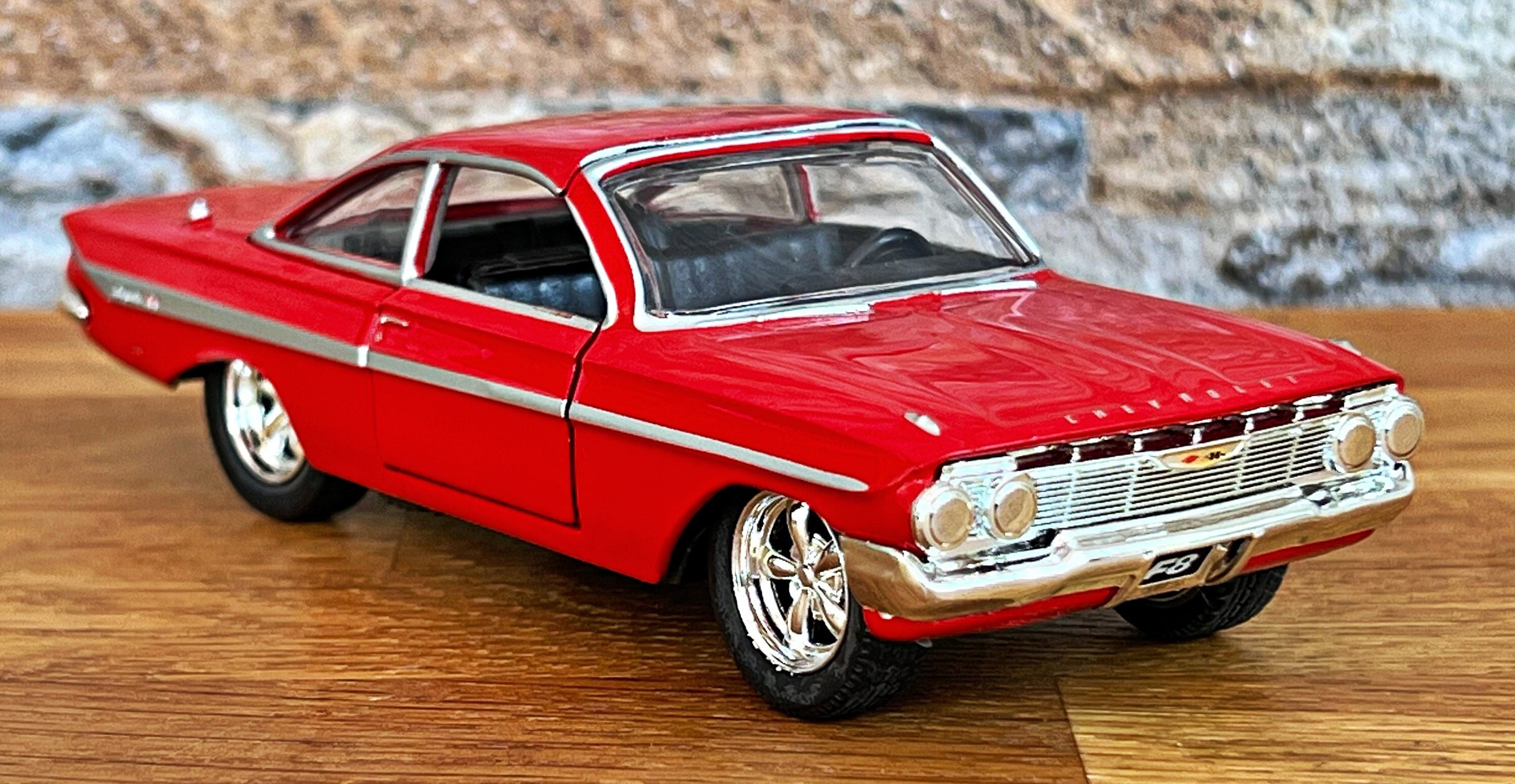 シボレー インパラ 1961 | 1/38スケール モデルカー | ダイキャスト