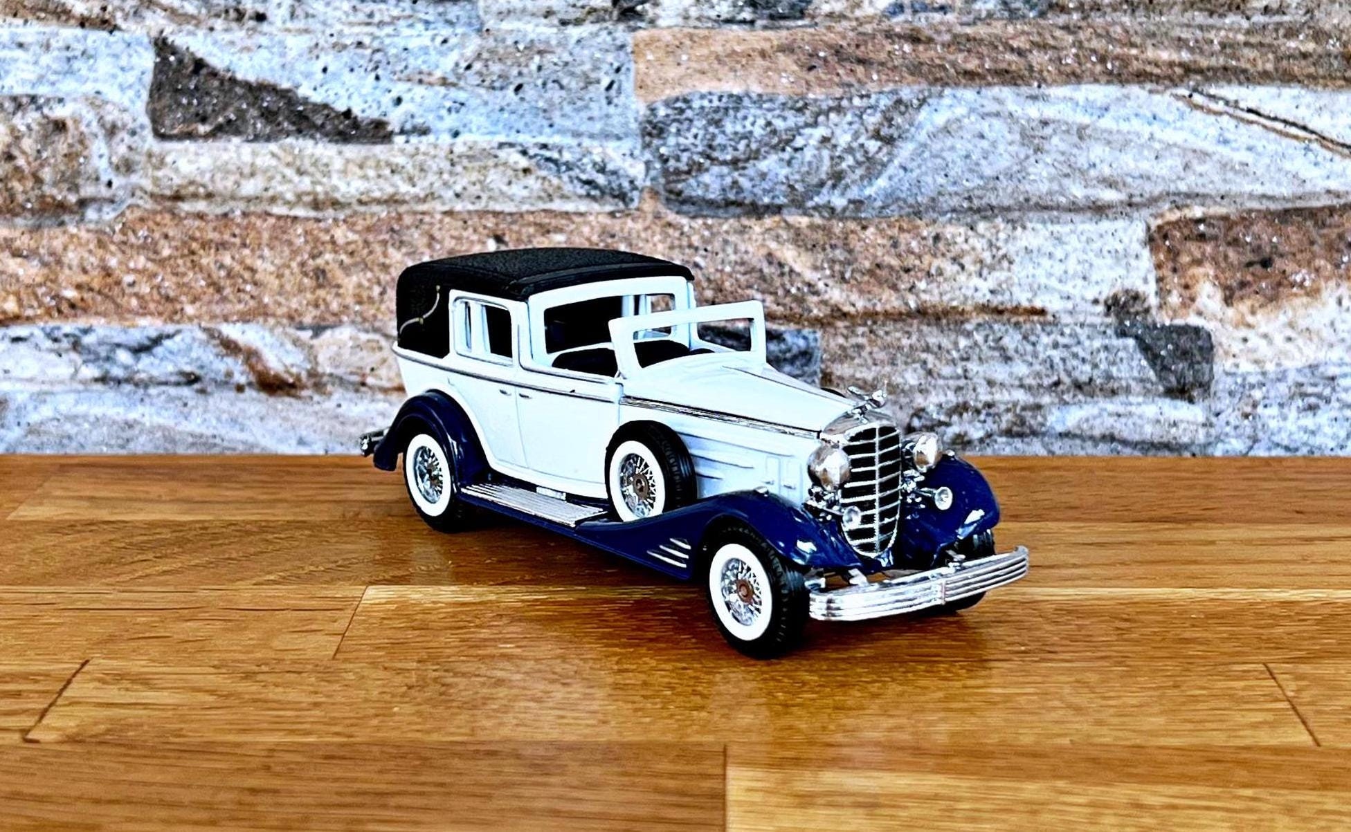 Cadillac Town Car 1933 ミニカー 未使用保管品 当時物 Cadillac Town Car 1933 ミニカー 未使用保管品 当時物 【公式通販】