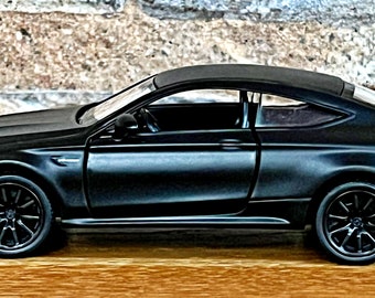 Mercedes-AMG C63 S | Voiture miniature à l'échelle 1/36 | modèle de voiture en métal | objet de collection | Modèle réduit de voiture 1/36 | Mercedes Benz miniature | Noir mat - France Mercedes-AMG C63 S | Voiture miniature à l'échelle 1/36 | modèle de voiture en métal | objet de collection | Modèle réduit de voiture 1/36 | Mercedes Benz miniature | Noir mat - France