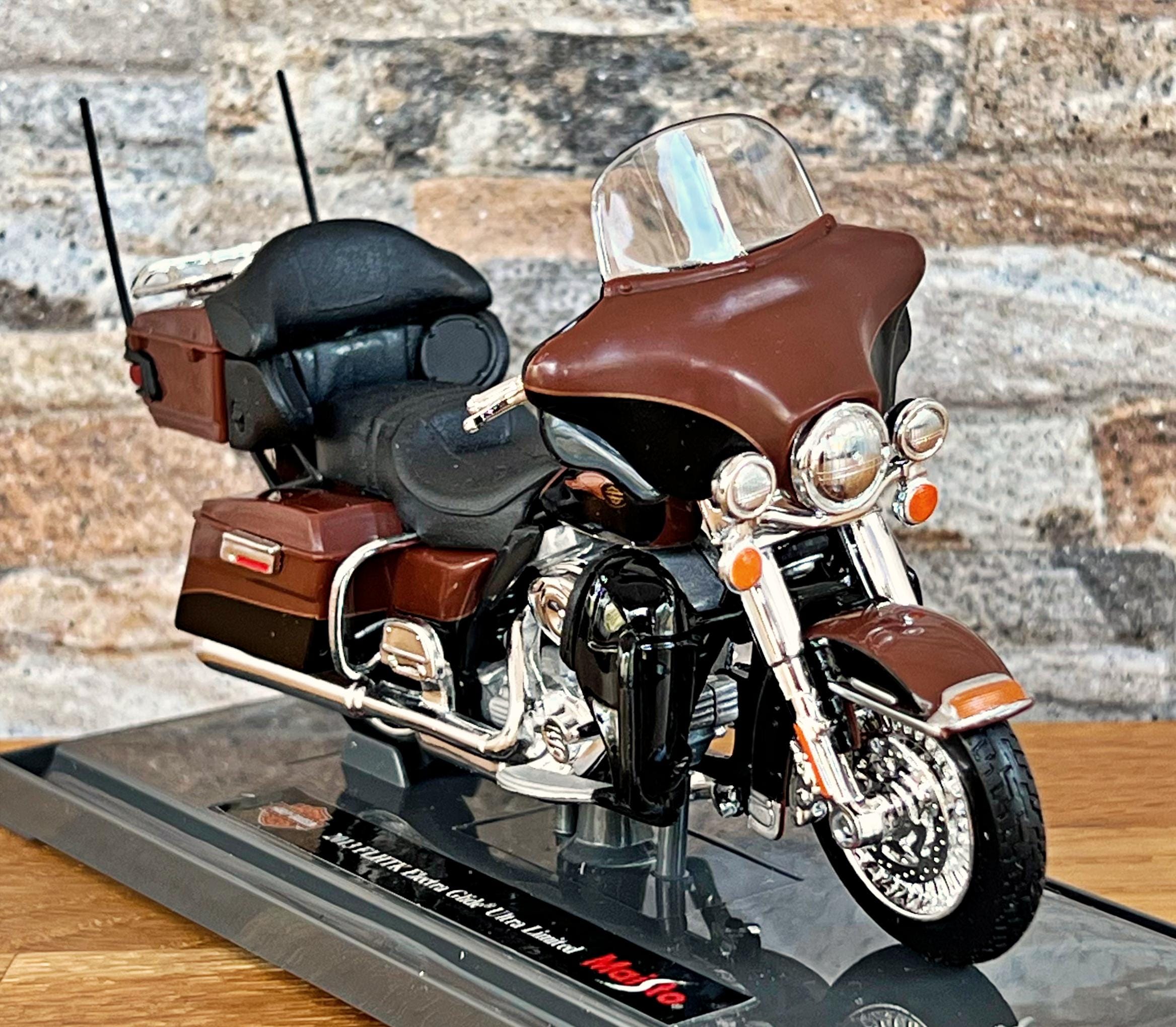 Harley-Davidson2013FLHTK Electra Glide模型 Harley Davidson 2013 FLHTK Electra Glide, 1/18 Skala Diecast