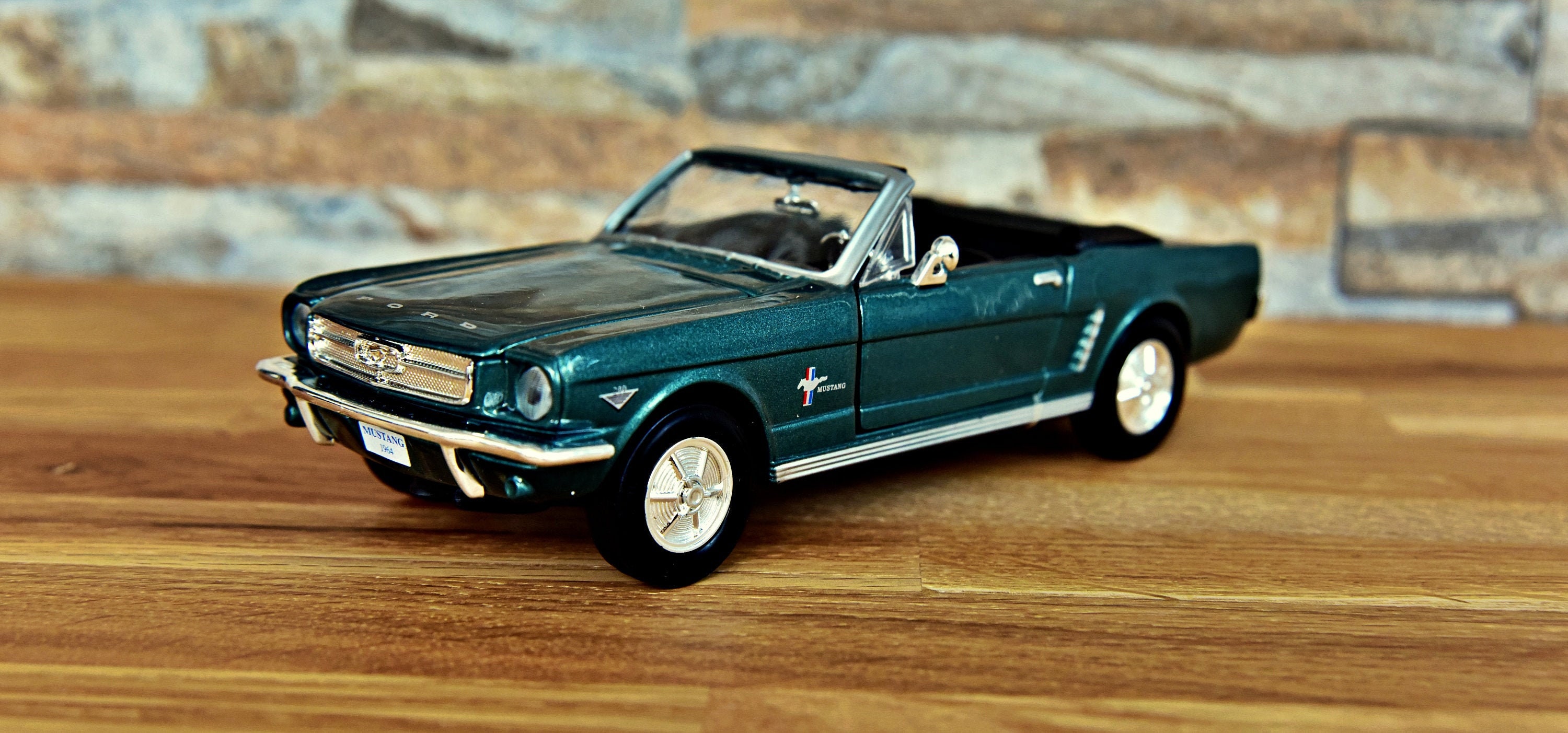 Ford Mustang 1/2 1964 Cabriolet | Vintage Model Car | 1/24 Ford Mustang 1/2 1964 Cabriolet | Vintage Model Car | 1/24