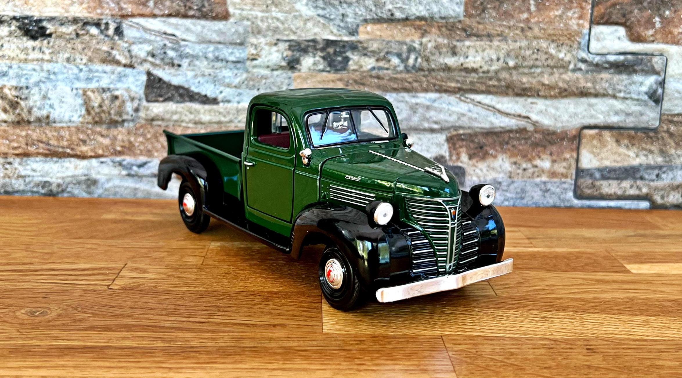 Plymouth Pickup 1941 | Vintage Model Diecast Car | 1/24 Scale