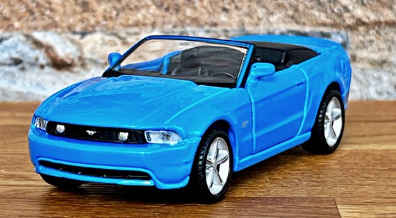 Miniature Voiture MINI GT 1:64 DB5 Sierra Blue - Moulée Sous Pression, Avec Écrin