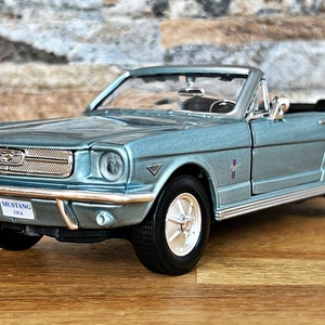 Ford Mustang 1/2 1964 Cabriolet | Vintage Model Car | 1/24 Diecast car | 1/24 scale model car| Die cast car  | Diecast model car | Ford