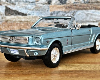 Ford Mustang 1/2 1964 Cabriolet | 1/24 Scale Model Car | Diecast car model |  Die cast car  | Ford | 1960's