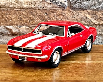 Chevrolet Camaro Z28 1967 | Samochód odlewany ciśnieniowo | Model samochodu w skali 1/37 | Model samochodu zabytkowego | Model samochodu | Przedmiot kolekcjonerski | Camaro Z 28 | Lata 60.