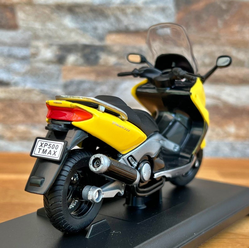 Moto Modèle Jouet XP500 TMAX 1:18 - Simulation Scooter Alliage Avec Fonctions Réalistes