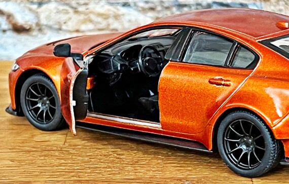 ジャガー XE SV プロジェクト 8 | モデルカー | ダイキャストカー | 1
