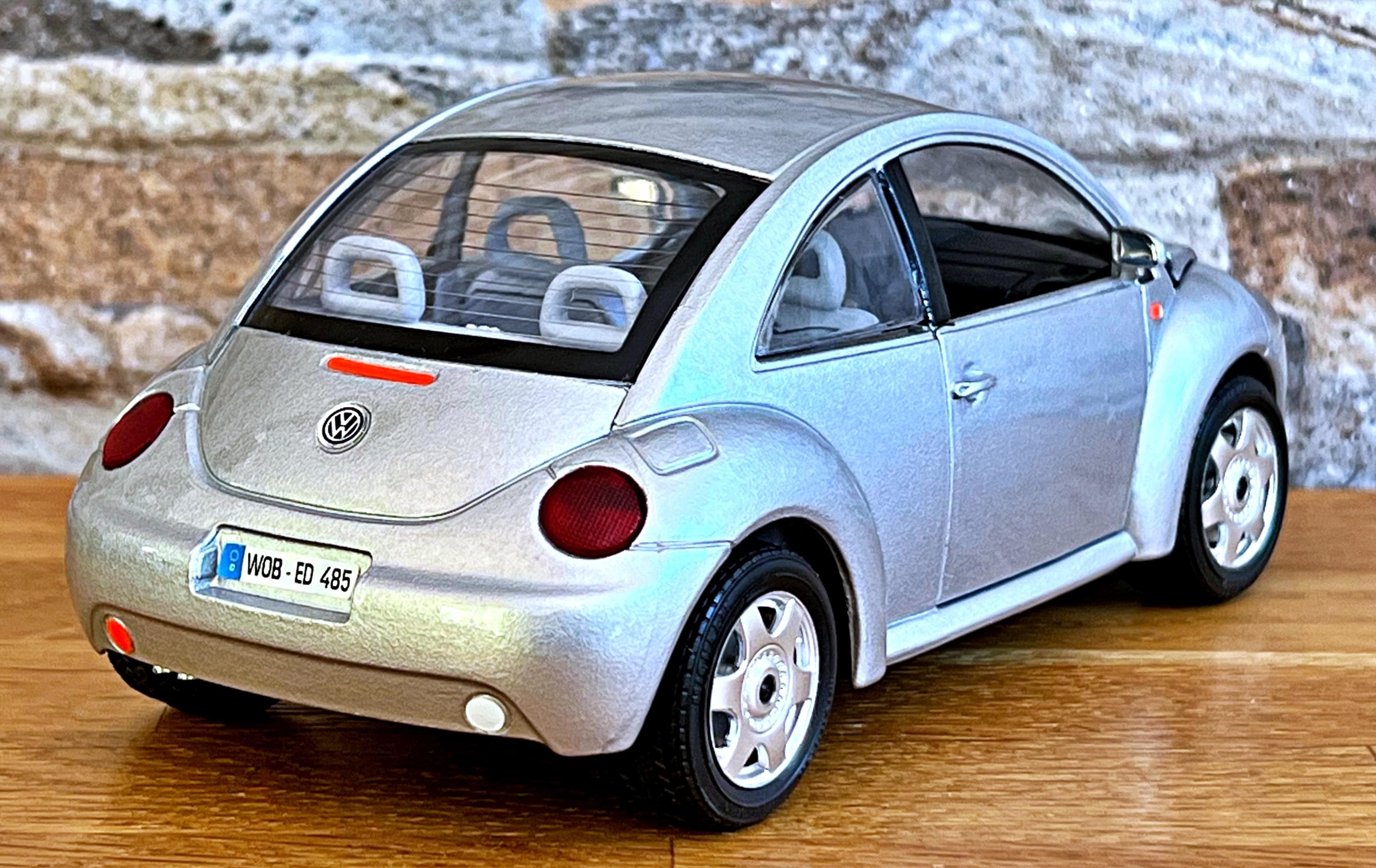 Volkswagen New Beetle 1998 | Vintage Model Car | Scale 1/24