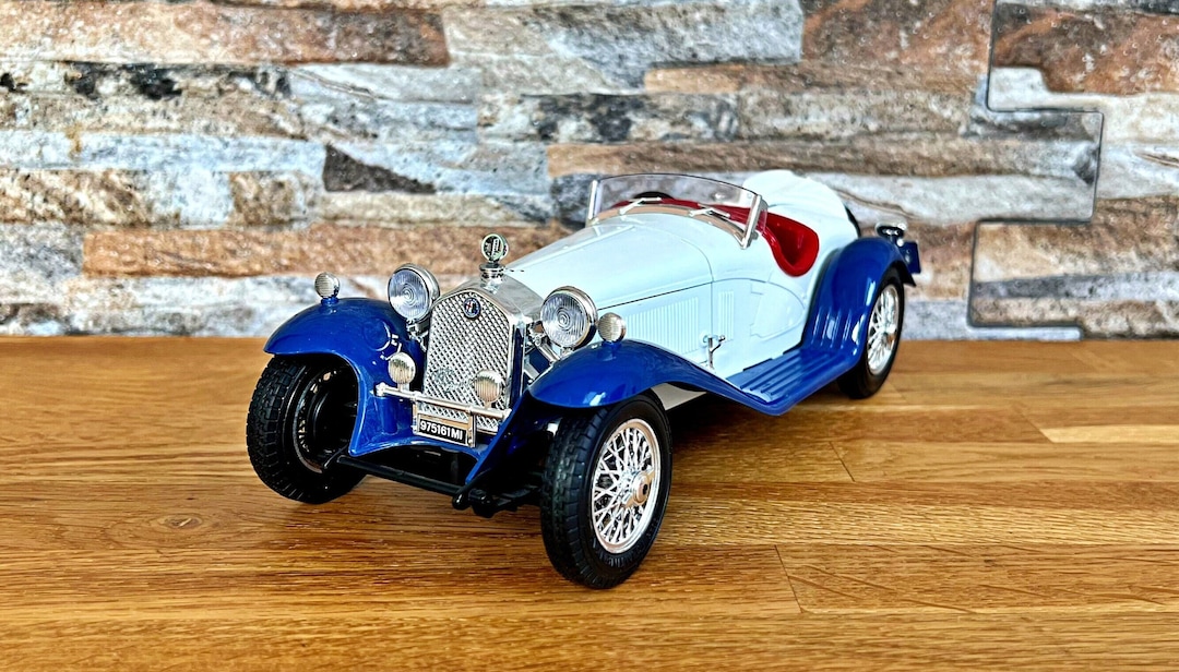 Alfa Romeo 2300 Spider 1932, Vintage Model Car, 1/18 Diecast Car