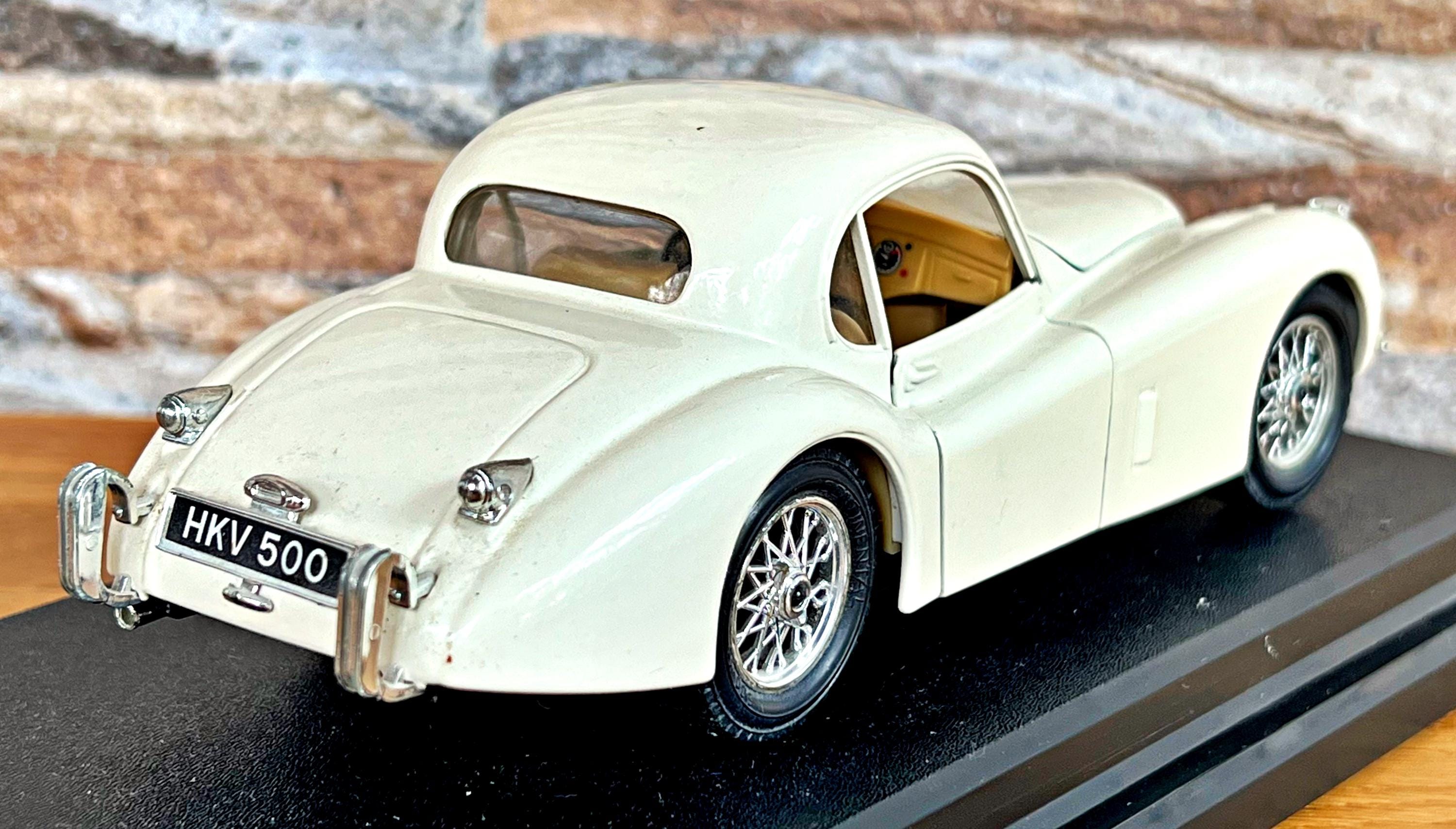 Jaguar XK120 Coupe 1948 | Vintage Model Car | Scale 1/24 Diecast