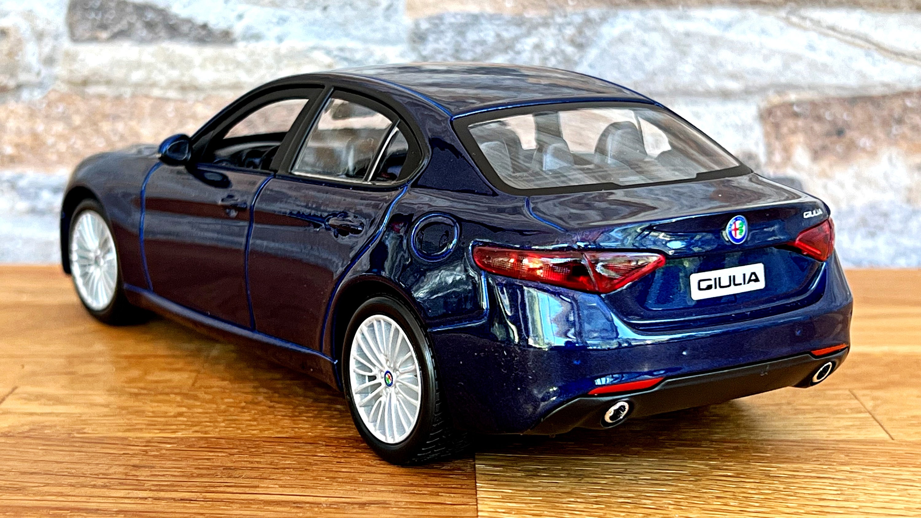 Alfa Romeo Giulia | Model Car | Scale 1/24 Model Car | 1/24
