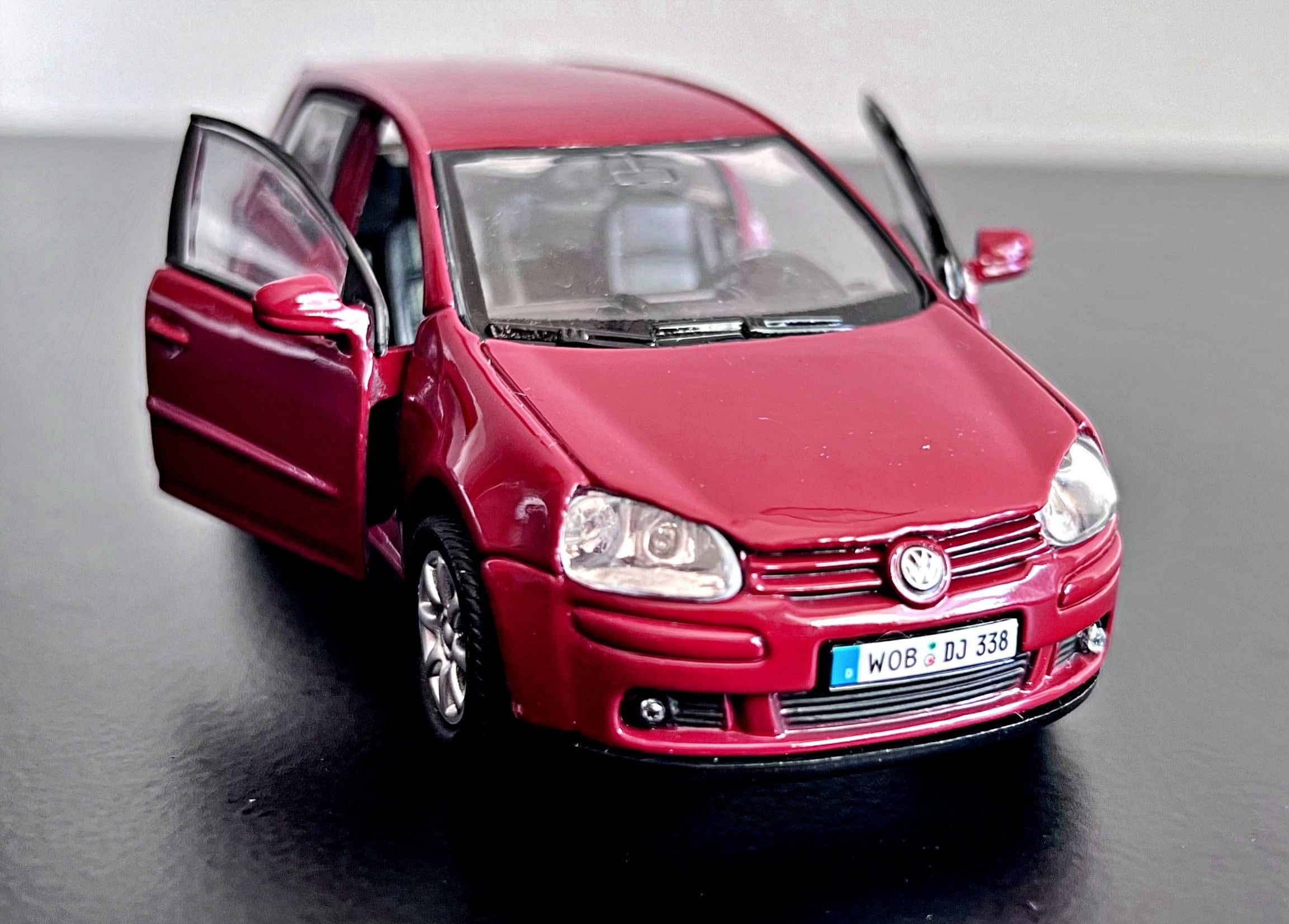 Volkswagen Golf V 2006 , Model Metal Car, Scale 1/36, 1/36 Diecast