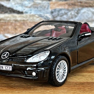 Mercedes Benz SLK 55 Amg Cabriolet, Model car, scale 1/24 Diecast car, Mercedes SLK 55 AMG, diecast collection, Mercedes Benz Diecast