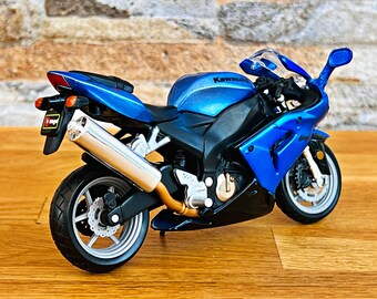 Kawasaki Ninja ZX10 | Scale 1/18 Diecast Model Motorcycle | 1/18