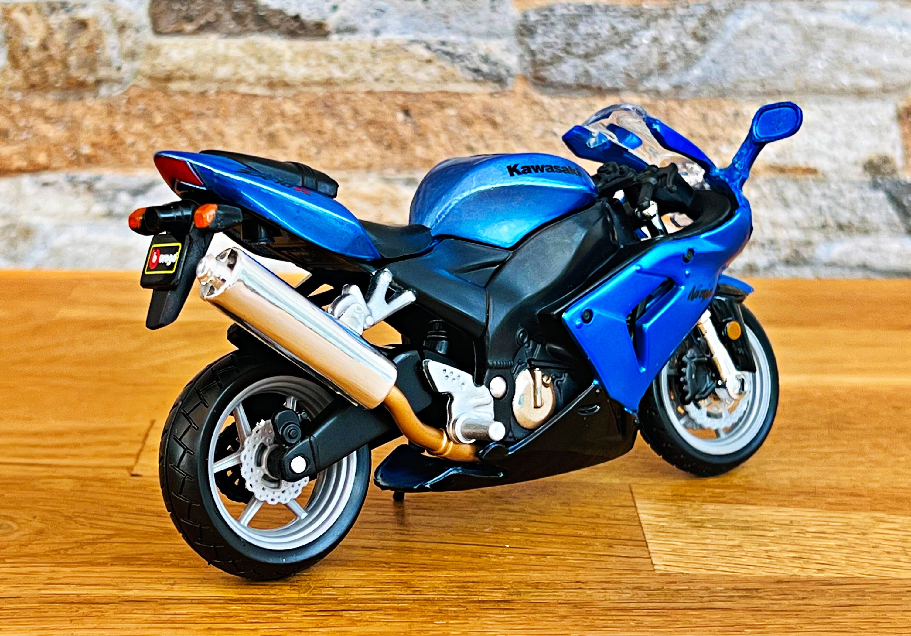 Kawasaki Ninja ZX10 | Scale 1/18 Diecast Model Motorcycle | 1/18
