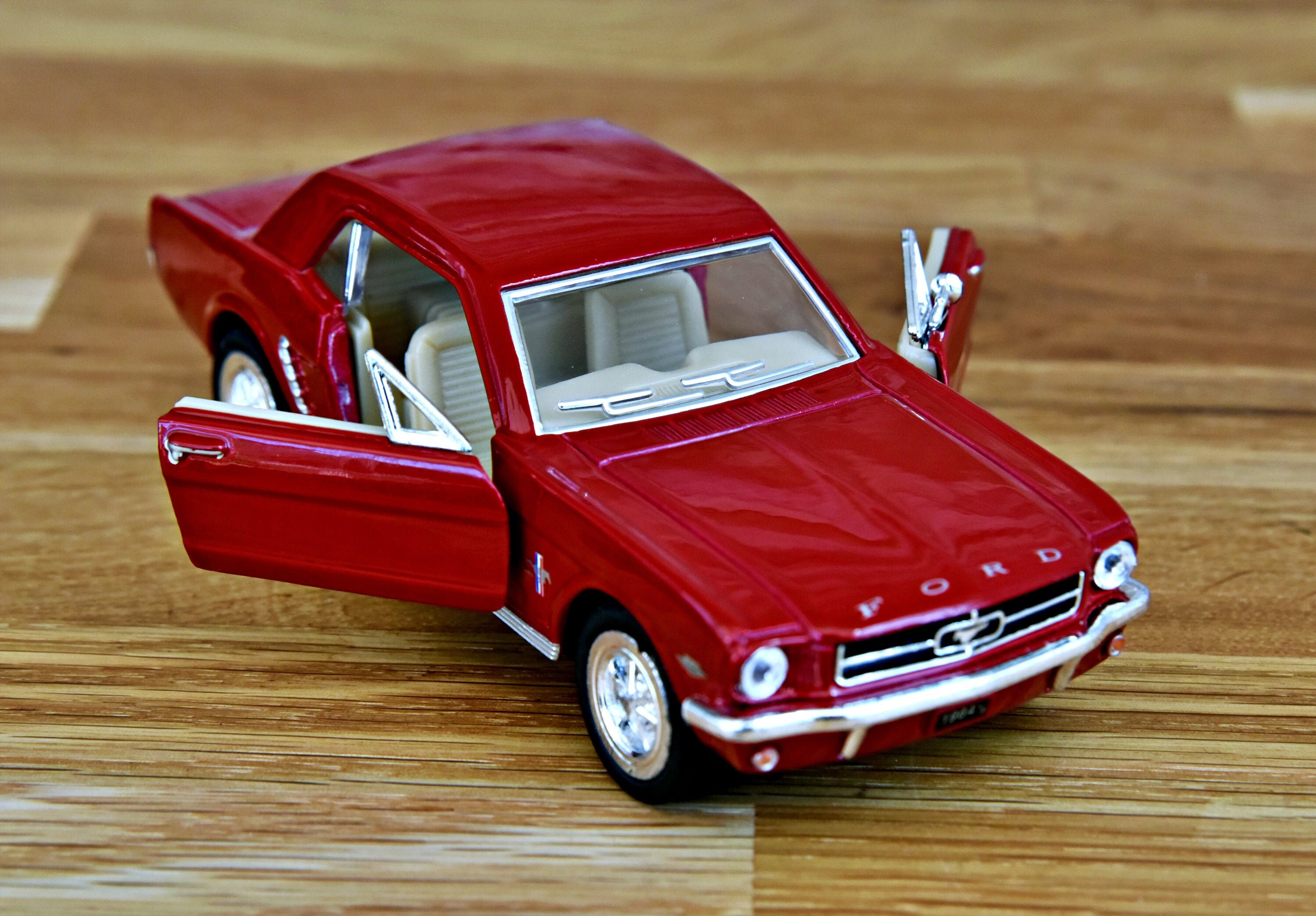 Ford Mustang GT Fox Body 1982 Modellino Scala 1:64 In Metallo Colore Peltro - Rarità Da Collezione