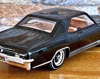 1965 Buick Riviera Gran Sport, Model Car, Diecast Car, 1/26 Scale