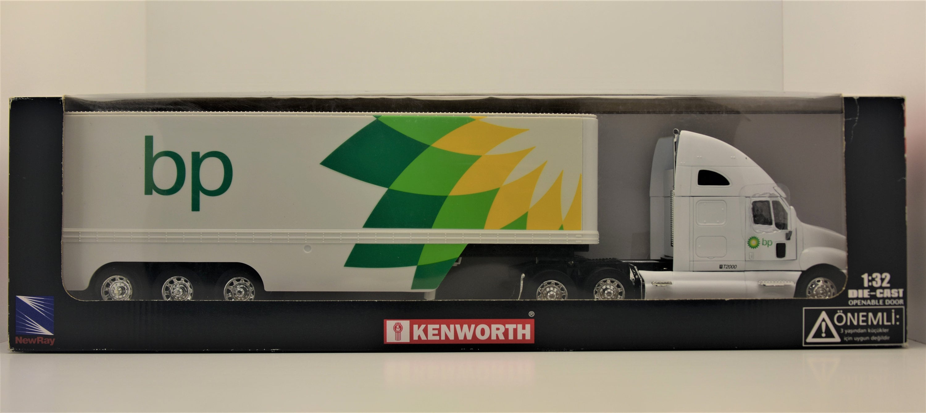 Amazon.co.jp: NewRay : KENWORTH T2000 1/32 DIE-CAST トラック