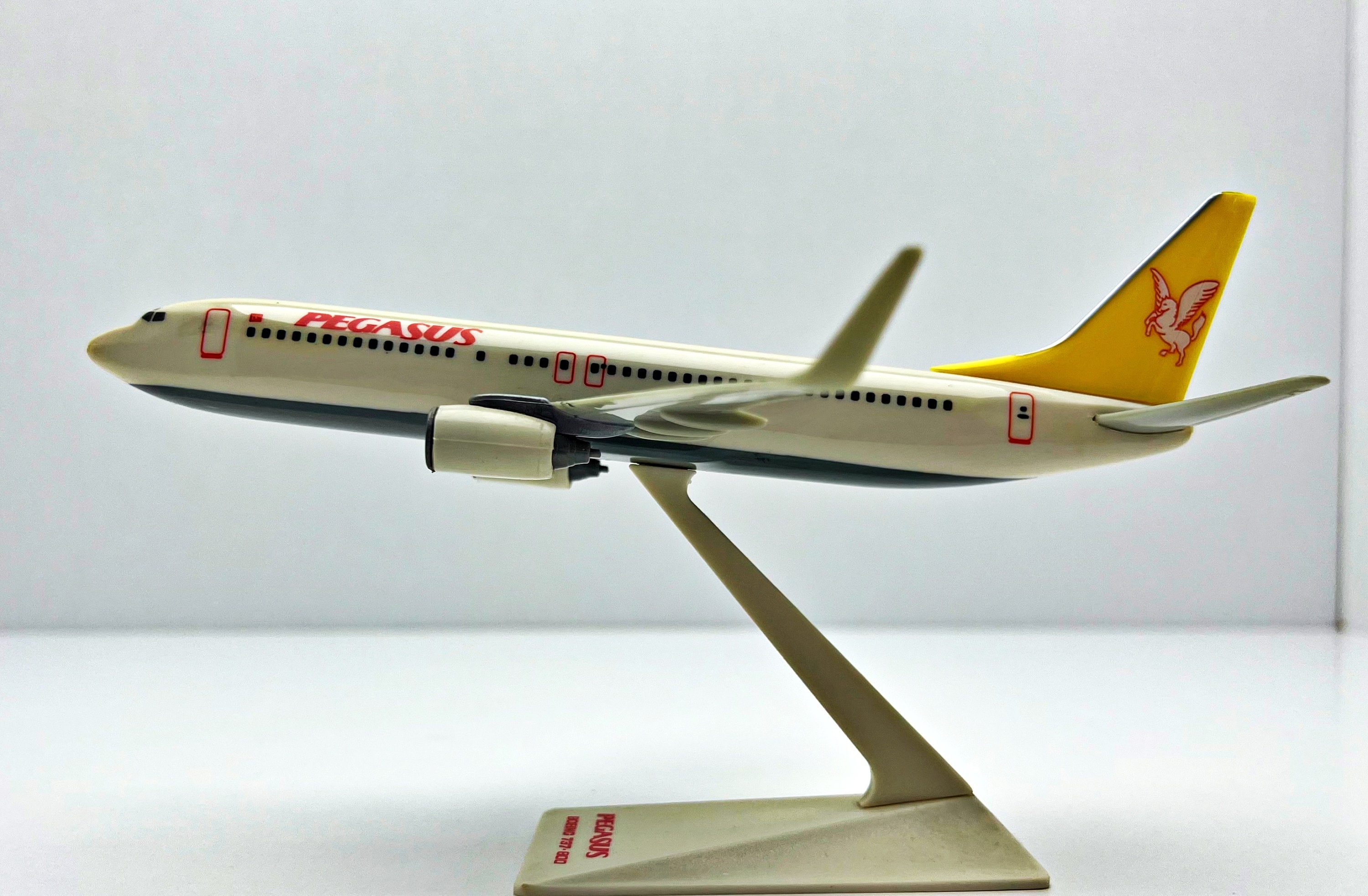 Vintage, Model Airplane Boeing 737-800, Pegasus Model Airplane, 19