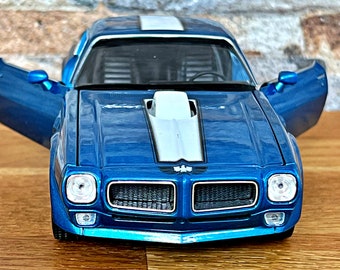 Diecast model cars Pontiac Firebird 1/64 Greenlight Trans Am white/Dekor Macho T/A 1978 No.87