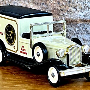 1933 Packard Town Van , Vintage diecast car, Scale Model car , Die cast model, Collection item , Model Truck, Diecast truck