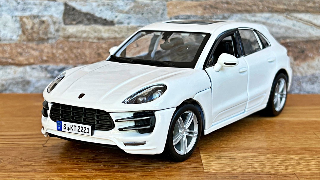 1/43 Porsche Macan turbo ミニカー チョークグレー 1/43 Minichamps Porsche Macan Turbo (Chalk Grey) Car Model