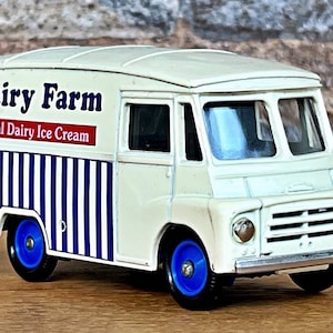 Morris LD150 Van, Vintage diecast car, Model metal van, old classic car, Die cast Collection item
