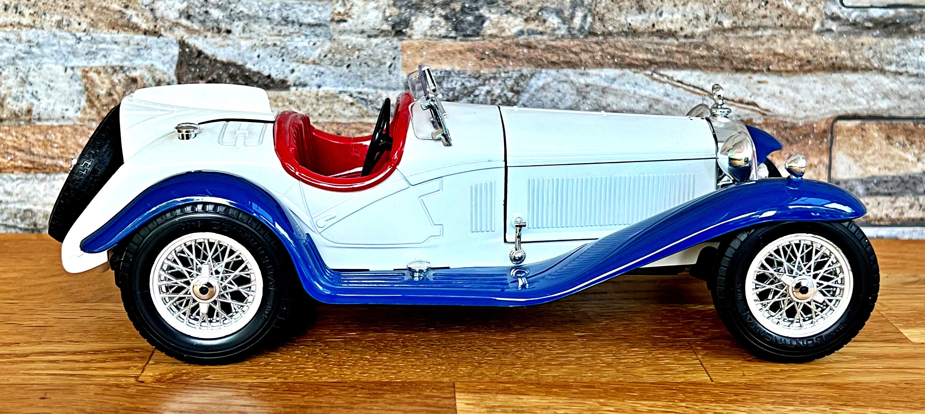 Alfa Romeo 2300 Spider 1932, Vintage Model Car, 1/18 Diecast Car
