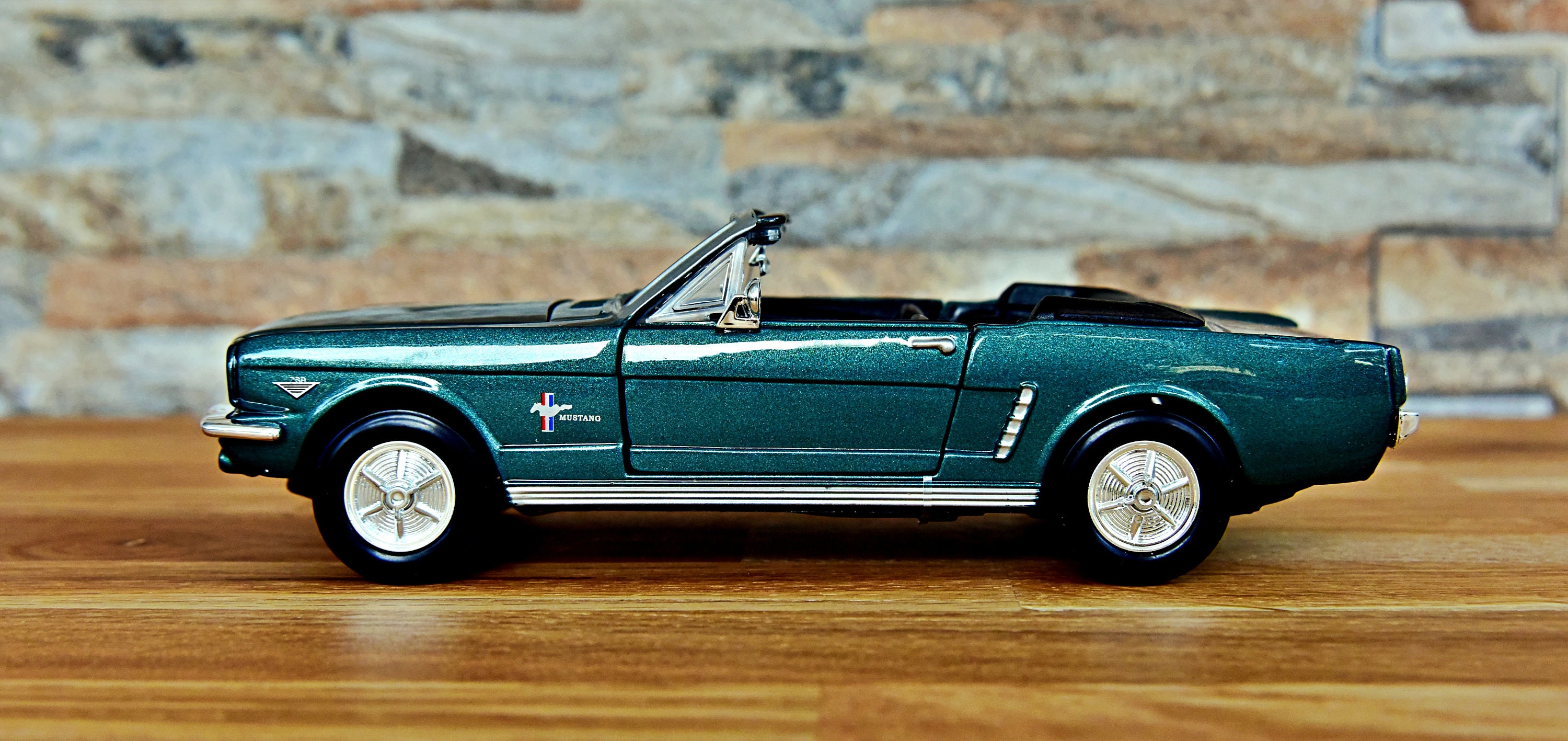 Ford Mustang 1/2 1964 Cabriolet | Vintage Model Car | 1/24 Ford Mustang 1/2 1964 Cabriolet | Vintage Model Car | 1/24