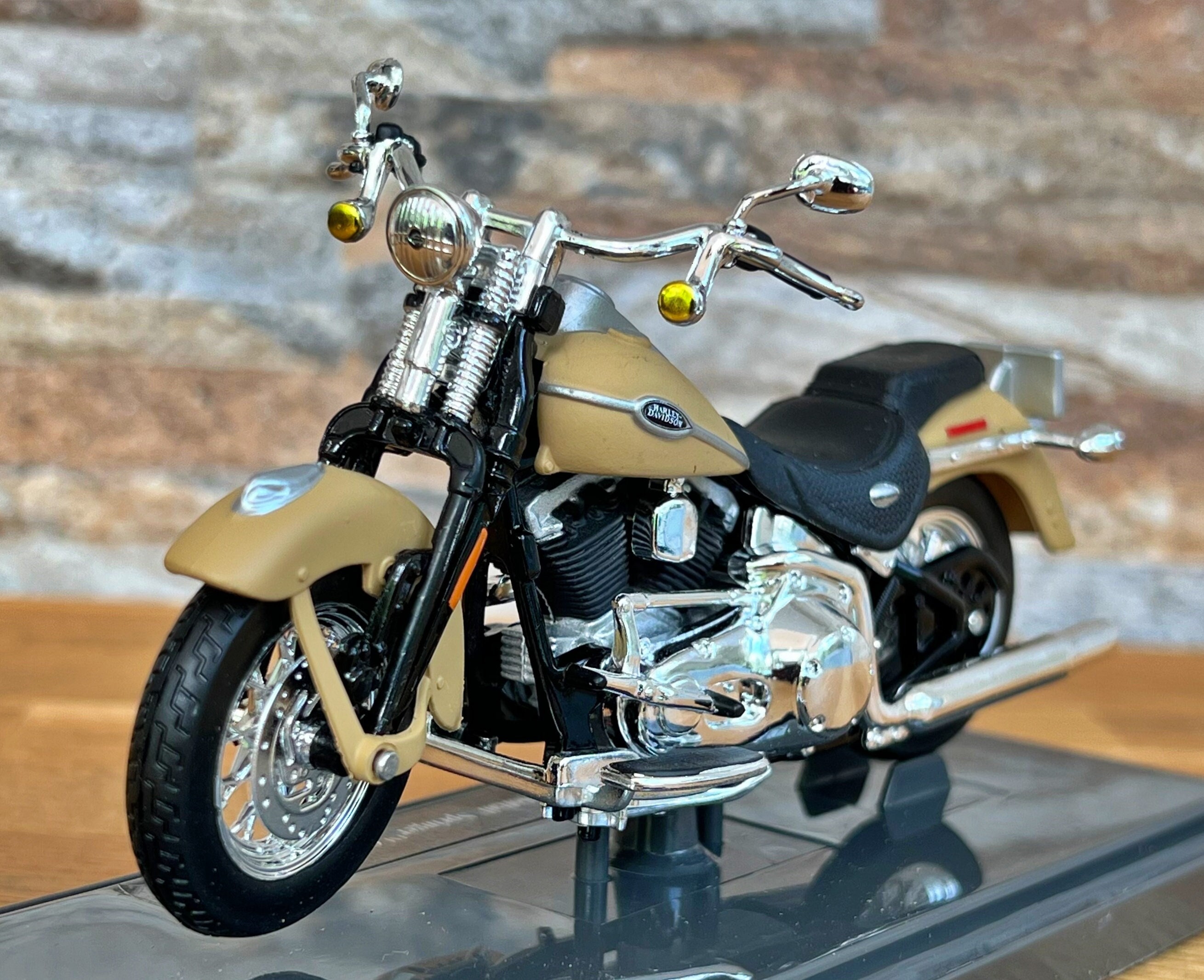 Harley Davidson 2005 FLSTCI Softail Springer Classic | Scale 1/18