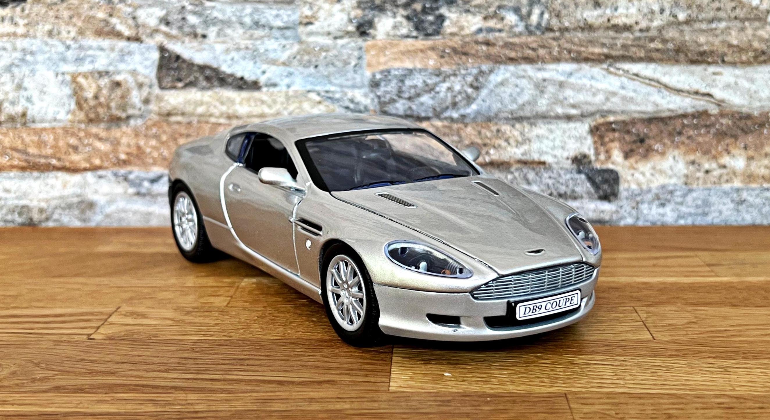 Aston Martin DB9 Coupe Model car scale 1/24 Metal car model 1/24  diecast car Aston Martin Die cast car