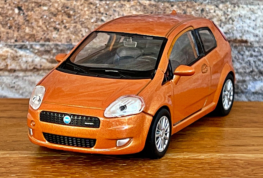 ミニカー Racing43 1/43 Fiat Punto Kit Car 2001 s-l1200.jpg