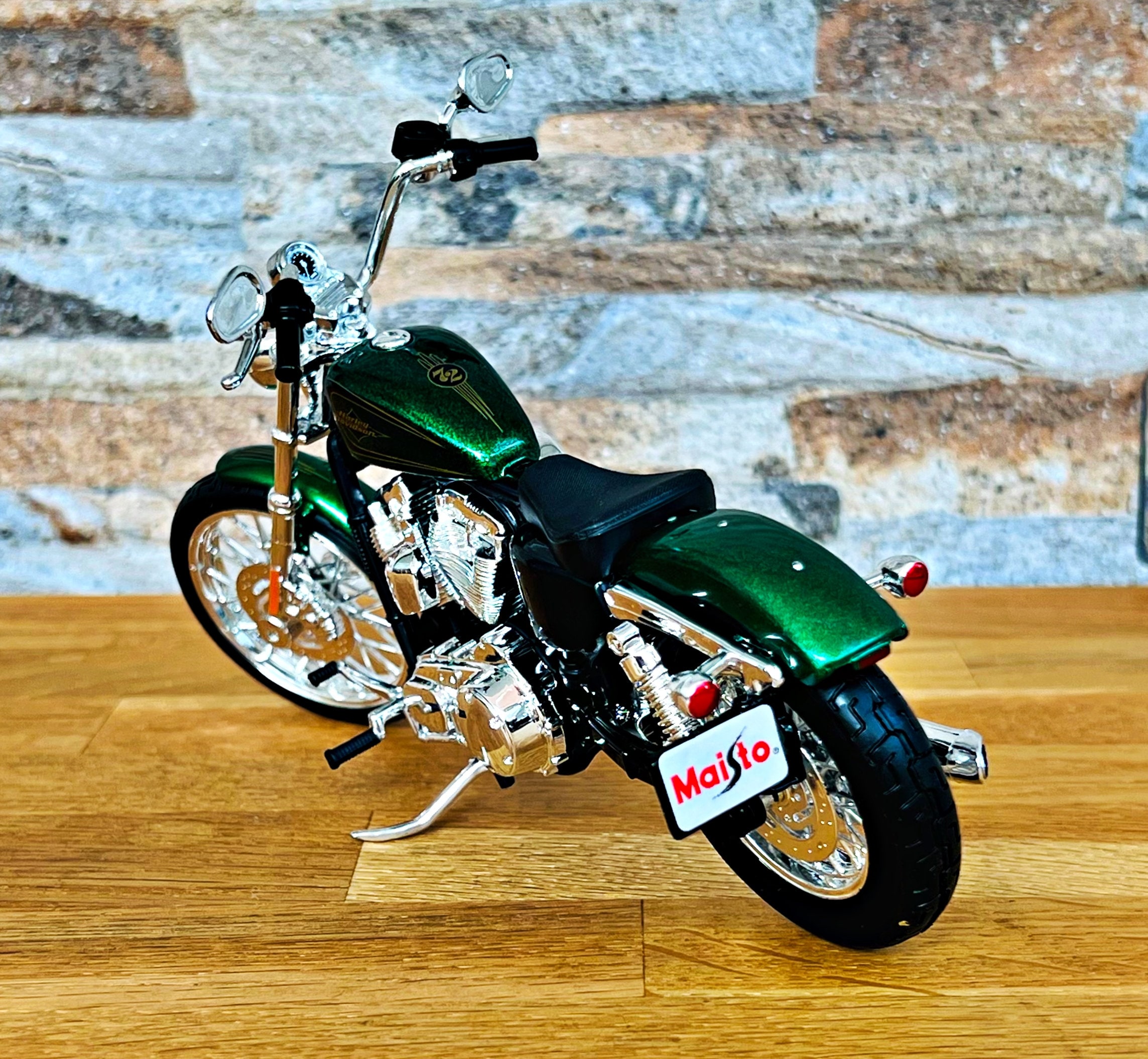 Harley Davidson 2013 XL 1200V Seventy Two , Scale 1/12 Diecast