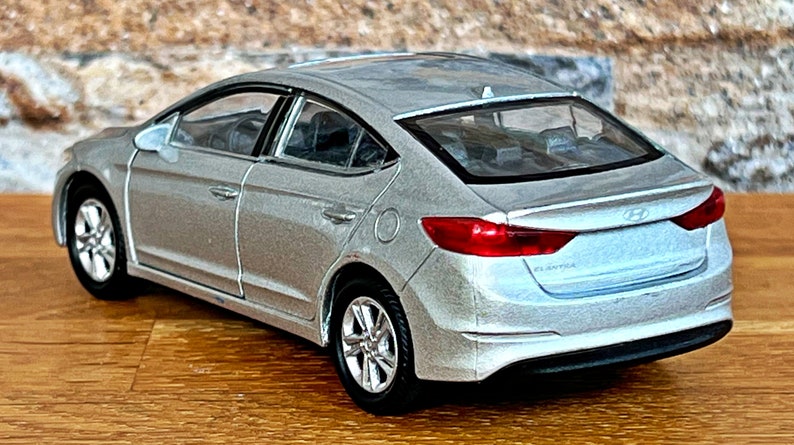 Hyundai Elantra , modèle de voiture, échelle 1/36 modèle de voiture, 1/36 voiture moulée sous pression, objet de collection, Hyundai Diecast, Modèle de voiture image 3
