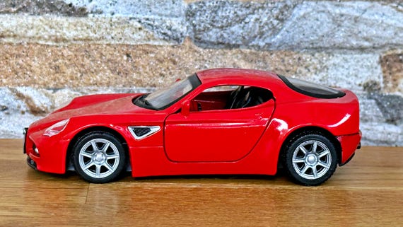 アルファロメオ 8C、1/32スケールモデルカー、ダイキャストカーモデル