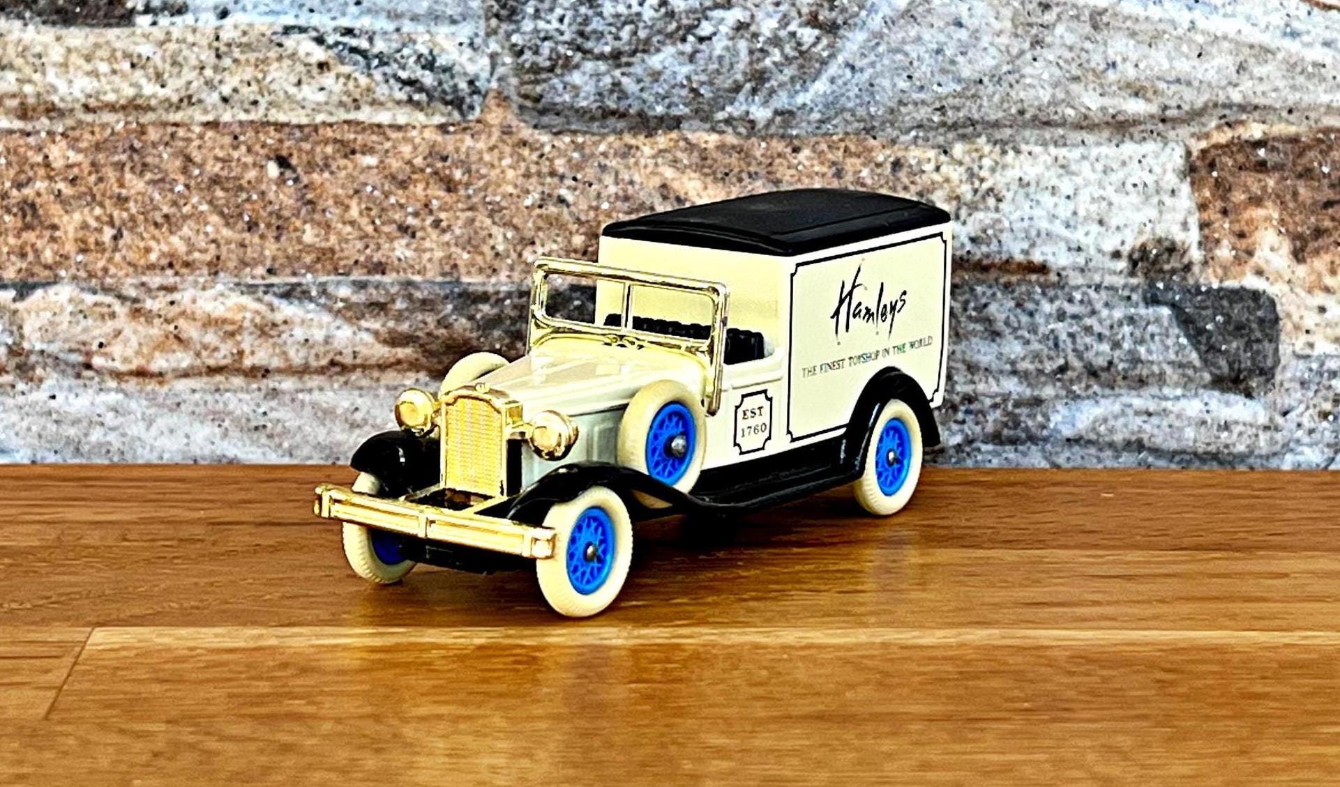 Packard Town Van , Vintage diecast car, Scale Model car , Die cast model, Collection item , Model Truck, Diecast truck