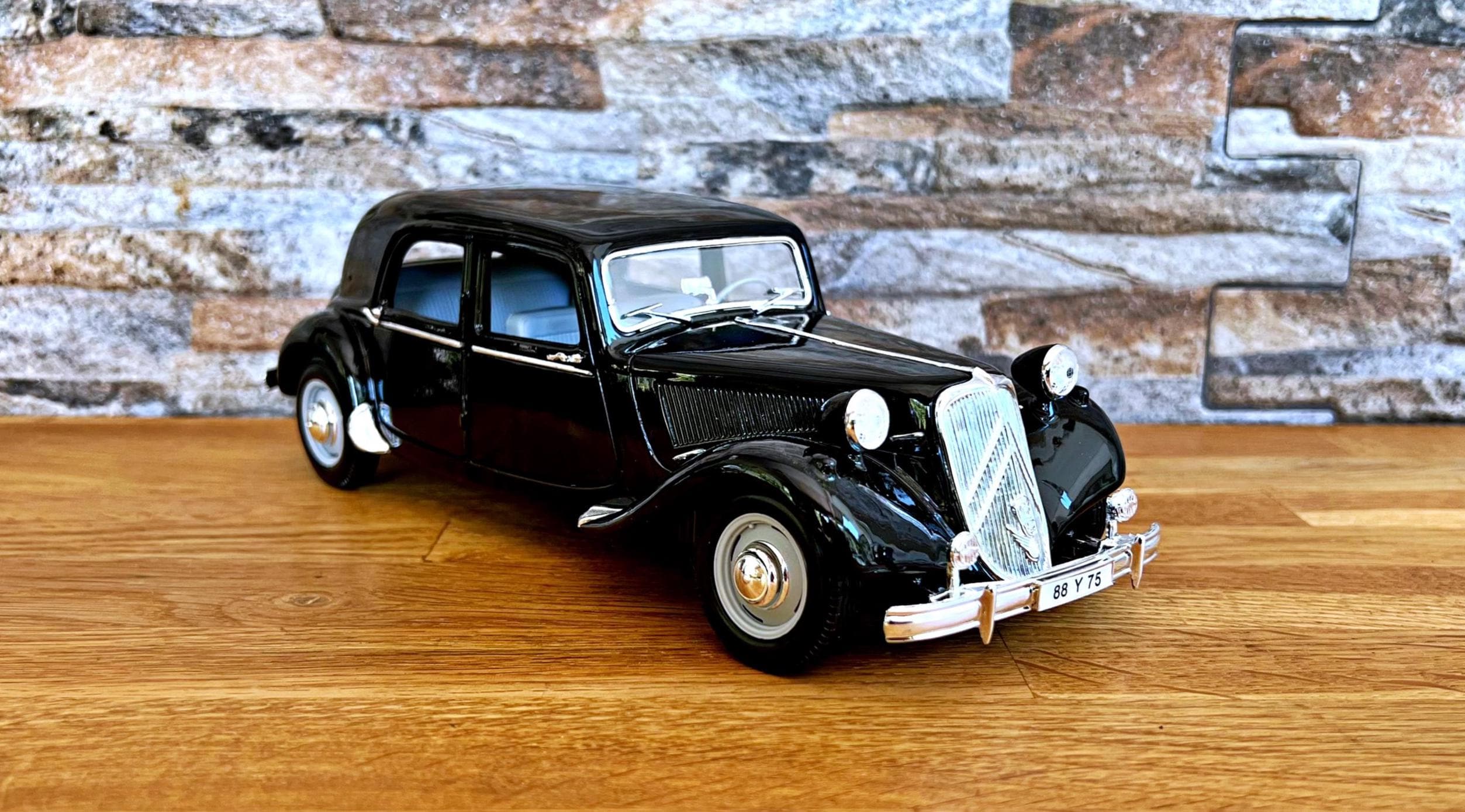 Citroen 15CV 6 Cyl 1952 | Vintage Model Car | Diecast Car | 1/18