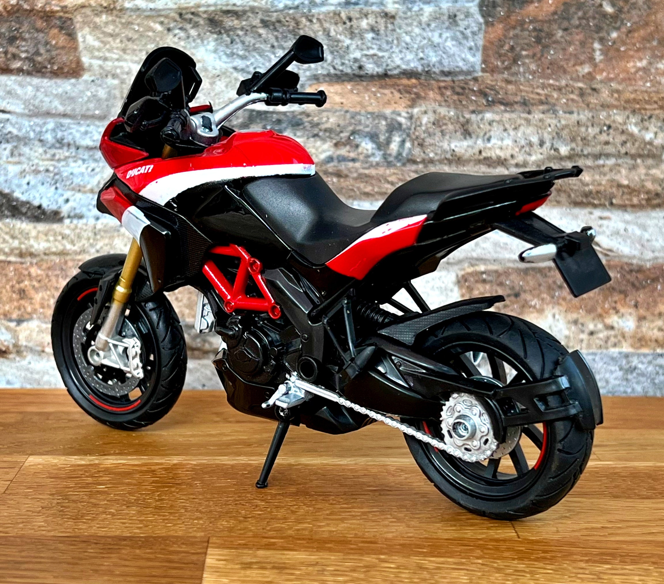 Ducati Multistrada 1200 S Pikes Peak, Scale 1/12 Model Motorcycle