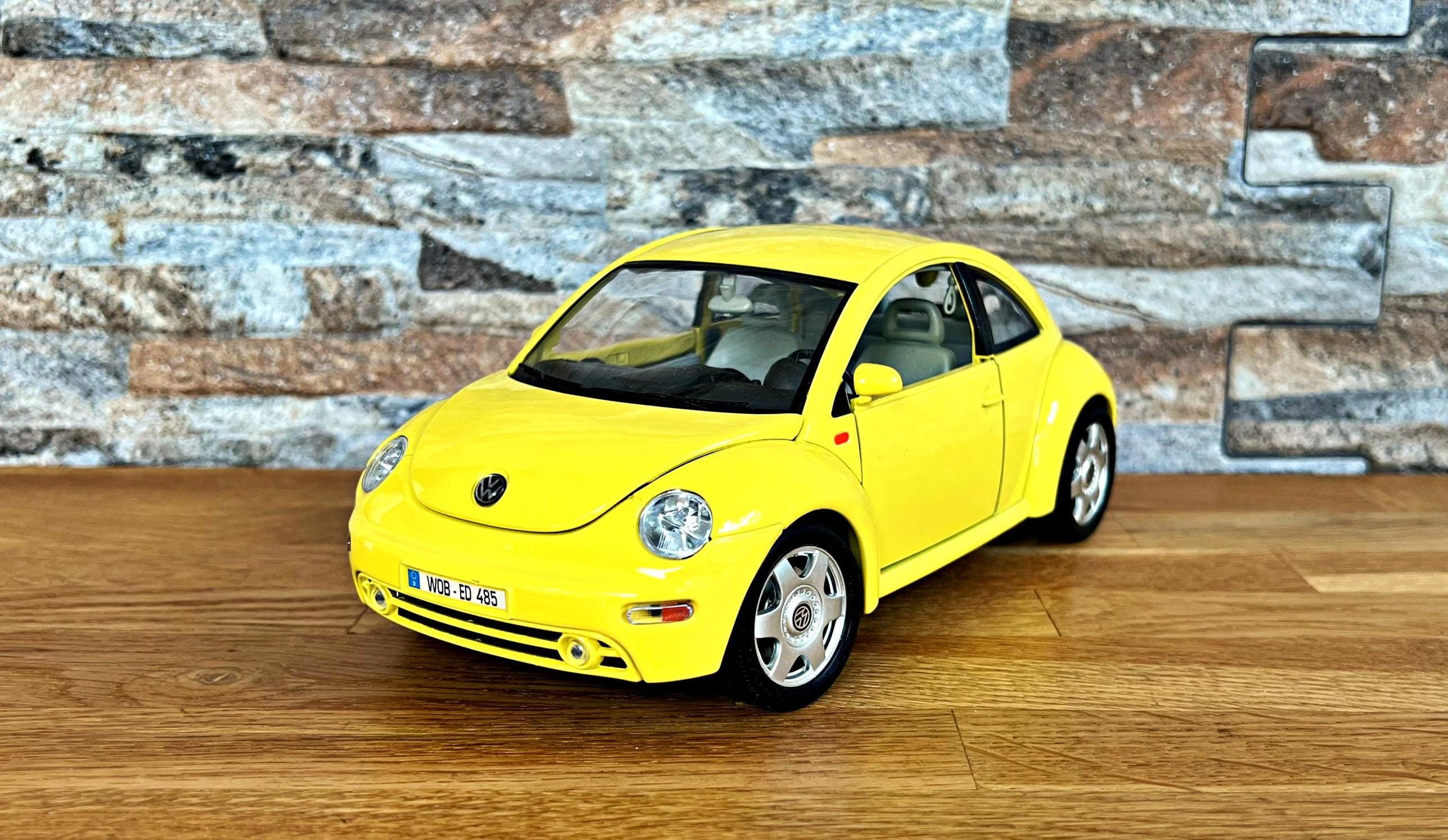 Volkswagen New Beetle 1998 | Vintage Model Car | 1/18 Scale Model