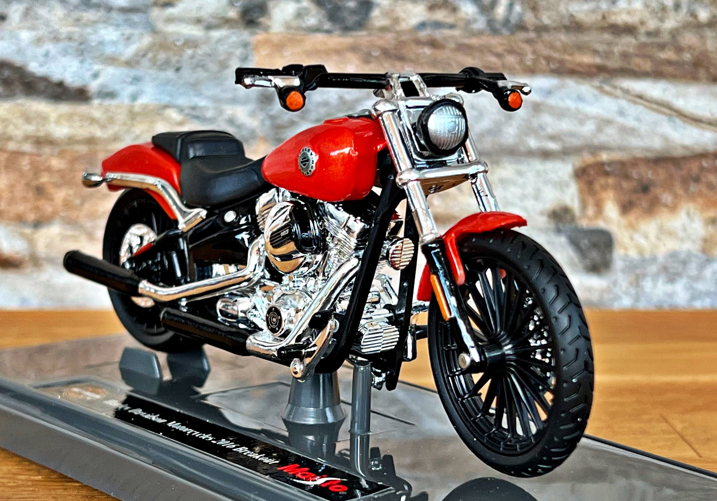 Harley Davidson 2016 Breakout | Scale 1/18 Model Motorcycle
