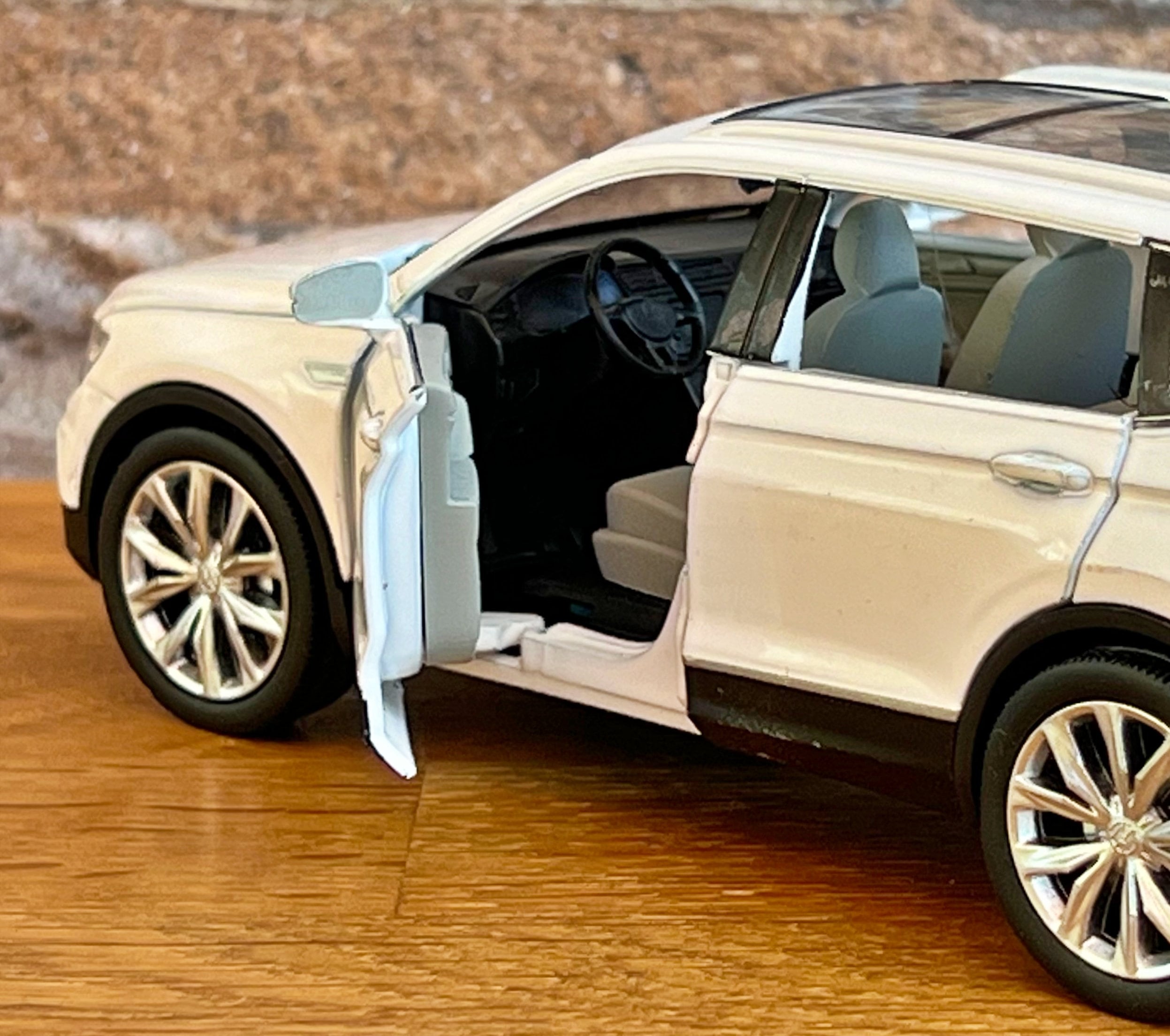 Volkswagen Tiguan 1/18 SCALE NOREV