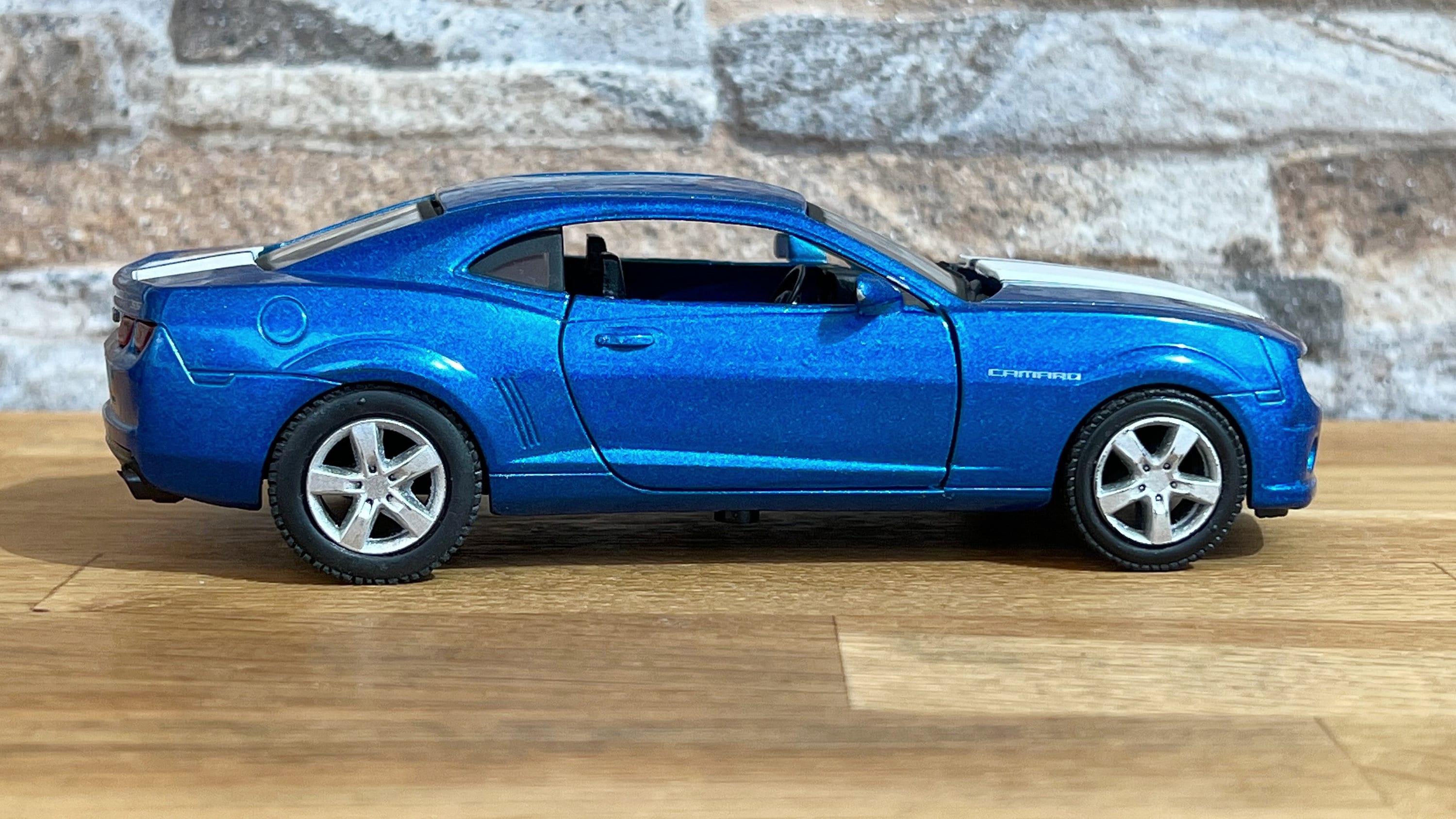 Miniature Maisto Chevrolet Camaro SS 1968 - Échelle 1/24 - Bleu Métal - Occasion